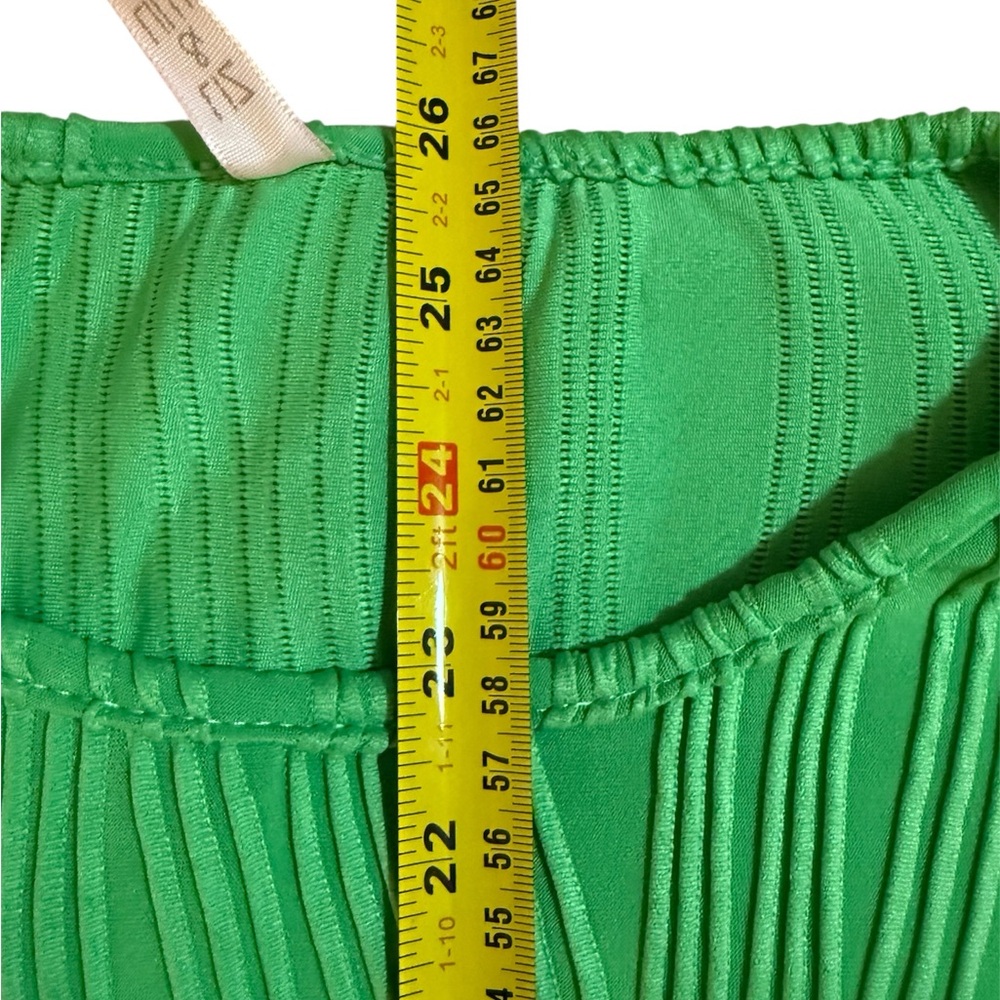 Women’s Green Textured Wave Pattern Short Sleeve Blouse - Size M - Picture 7 of 8